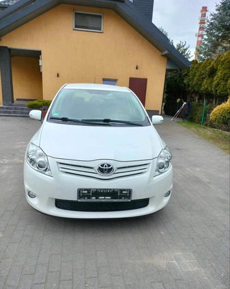 Toyota Auris cena 29900 przebieg: 172600, rok produkcji 2011 z Szczawnica małe 211